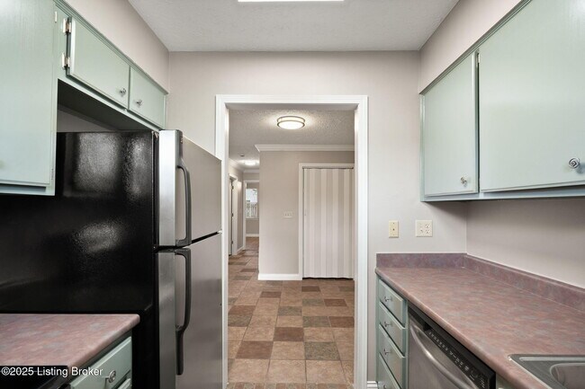 Building Photo - 703 Victoria Ct