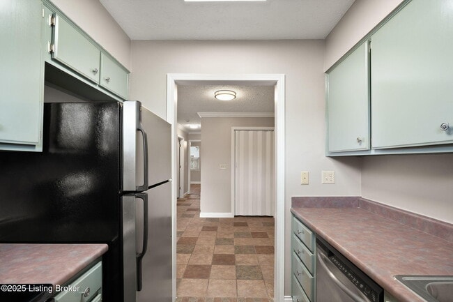 Building Photo - 708 Victoria Ct