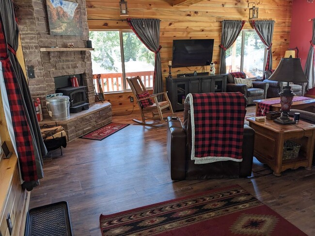 Building Photo - Antler Ridge Cabin