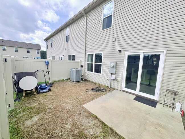 Building Photo - 456 Sullivan Loop Rd