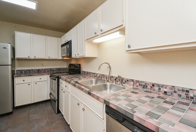 Building Photo - 2023 Gentryside Dr