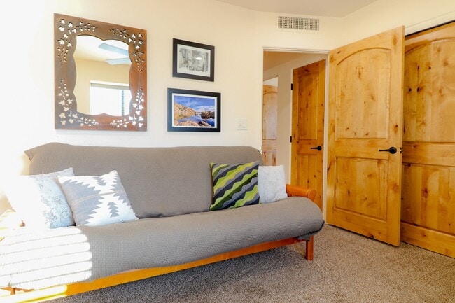 Building Photo - Contemporary Desert Beauty with Pool