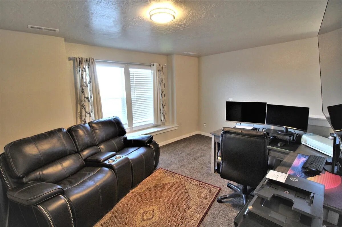 Building Photo - 119 S Baraya Way