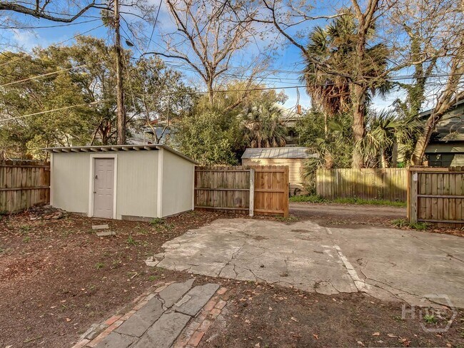 Building Photo - 208 W 35th St