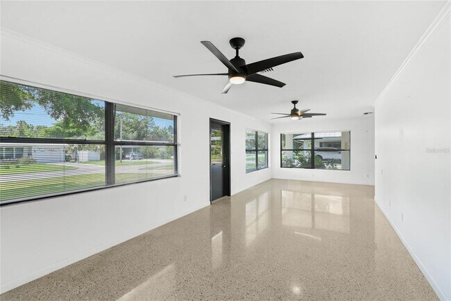 Building Photo - 2723 Lynnhurst St