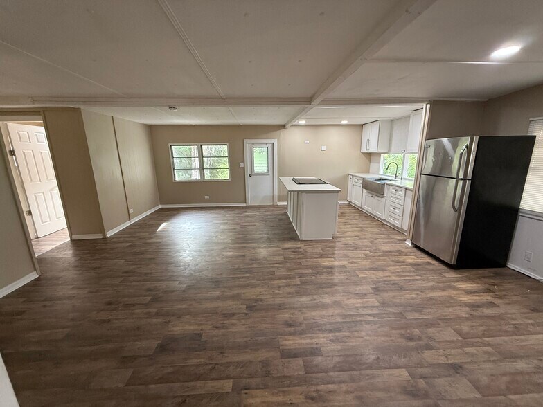Building Photo - 7545 Necia Dr