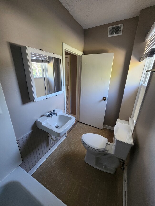 Building Photo - 4442 Knox St