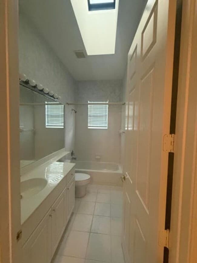 Building Photo - 9041 Bay Harbour Cir
