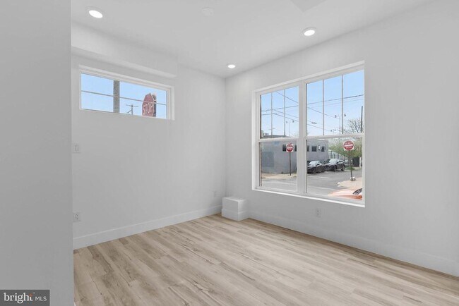 Primary Photo - 809 Diamond St