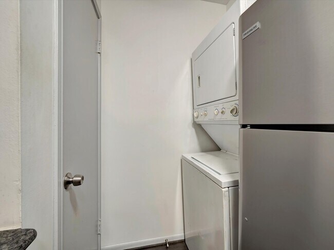 Building Photo - 1601 S Shepherd Dr