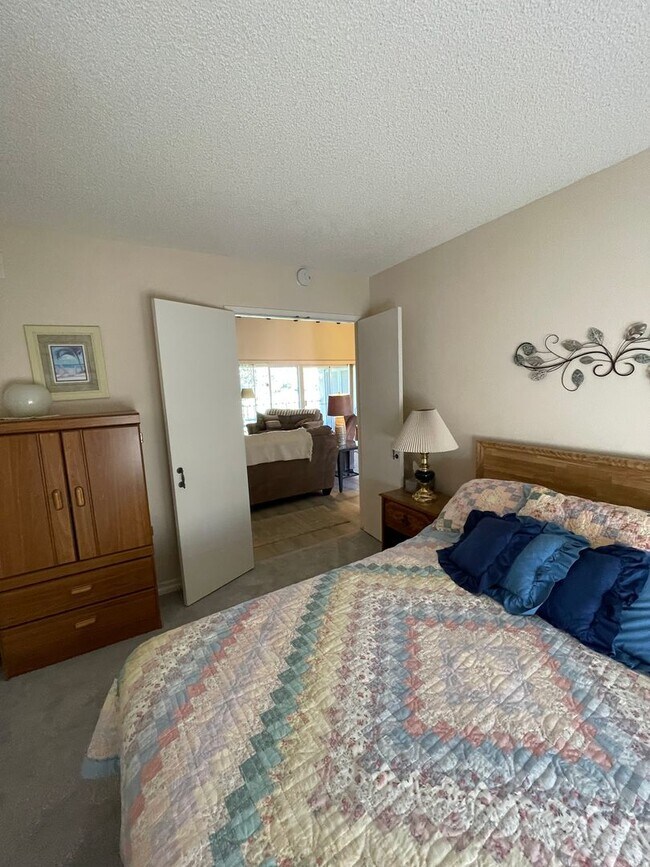 Building Photo - Charming 3Br/2Ba Updated Fully Furnished Vacation Rental W/ Golf Course View