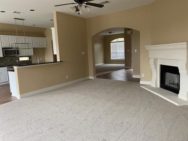 Building Photo - 302 Las Colinas Dr