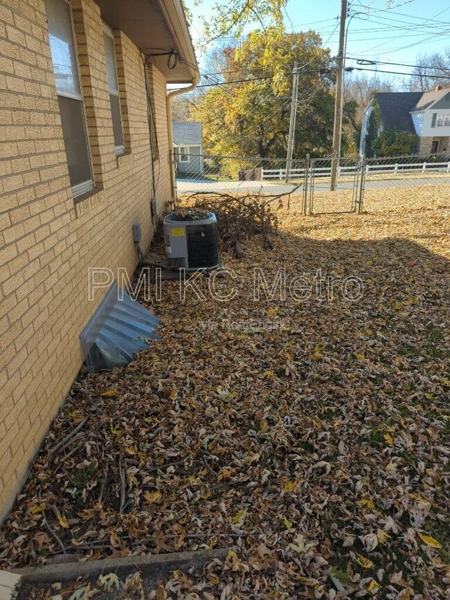 Building Photo - 526 E Walnut St