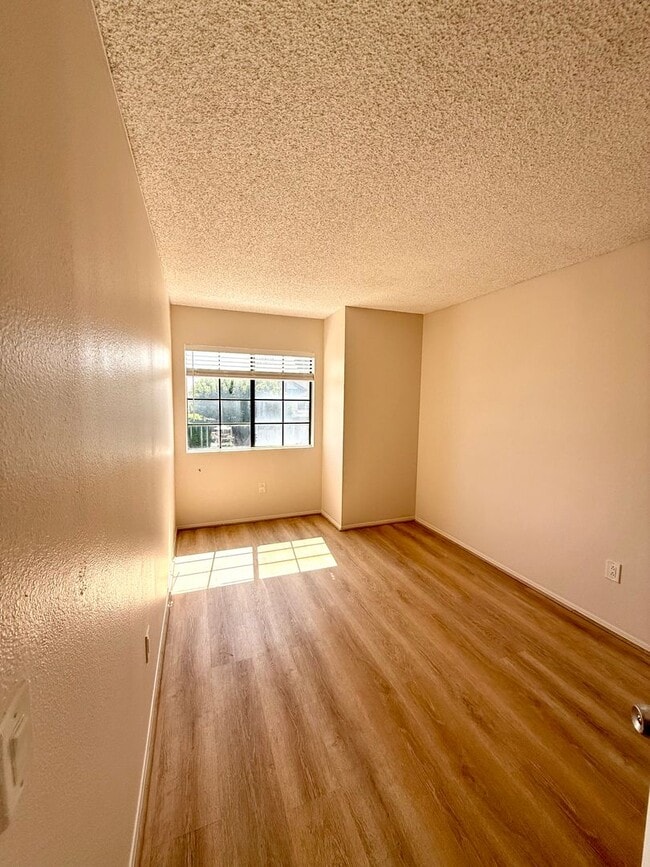 Building Photo - Wonderful 4 Bedroom 2-story Townhome in "F...