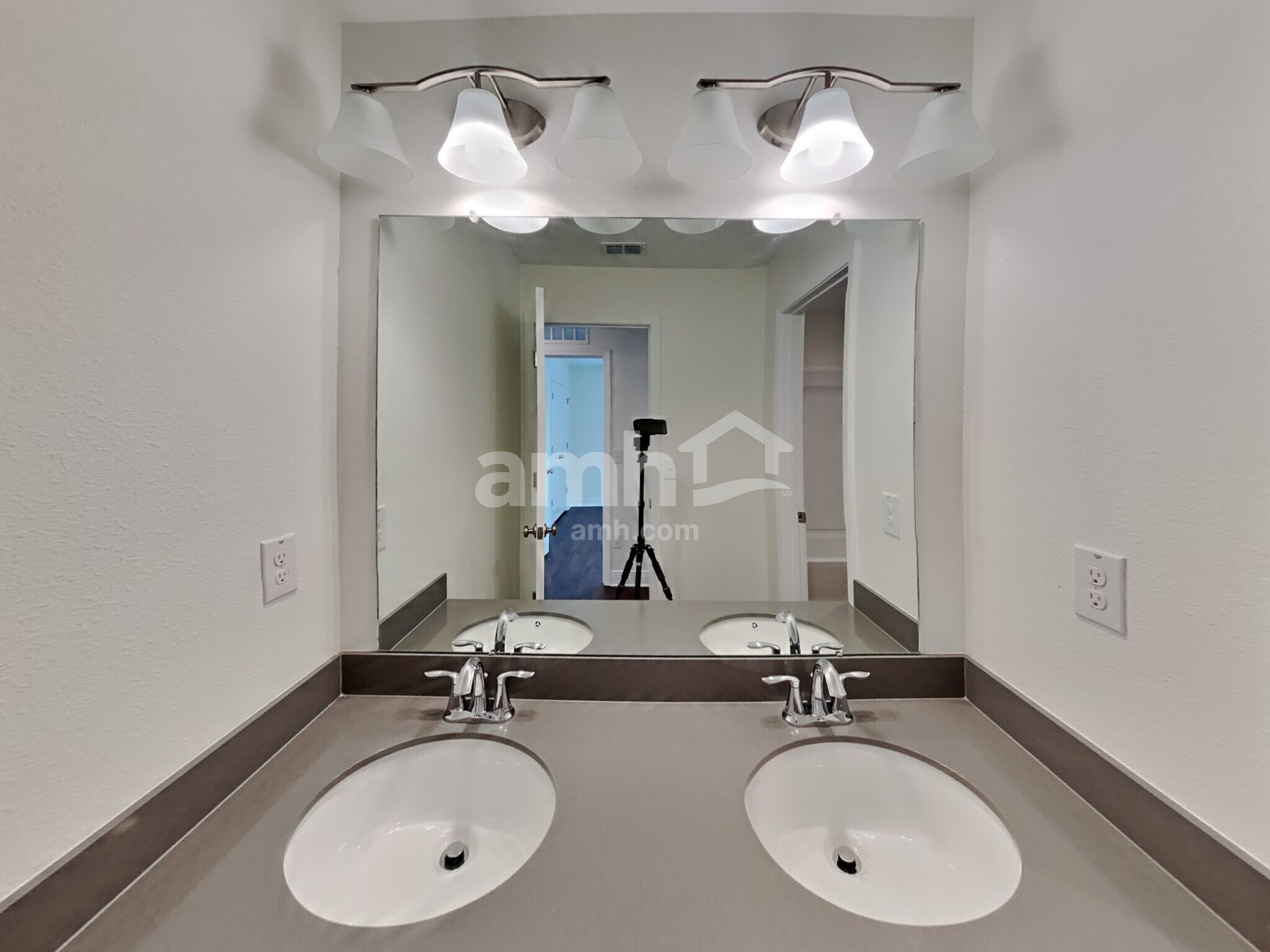 Building Photo - 22500 Bellini Cir