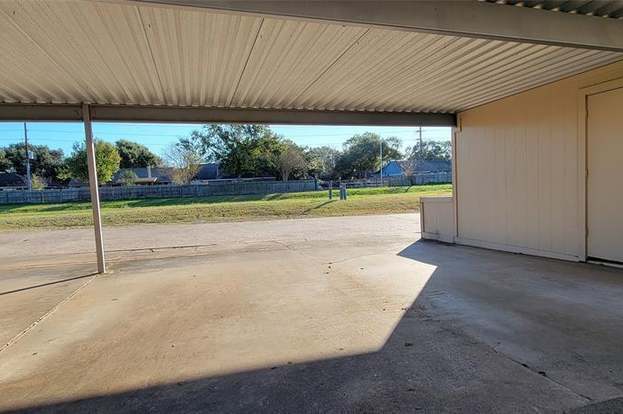 Building Photo - 6604 Montauk Dr