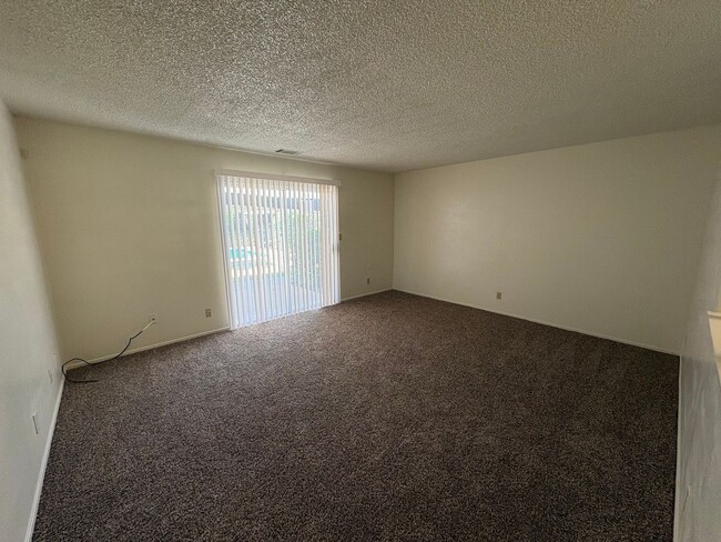 Building Photo - 4144