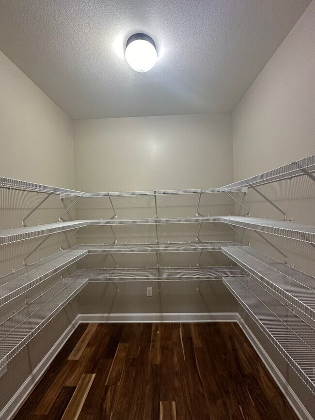 Building Photo - Shell Landing East!!! FRESH PAINT!!! NEW FLOORING!!!