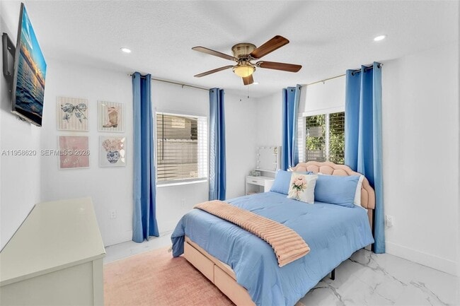 Building Photo - 560 Perviz Ave