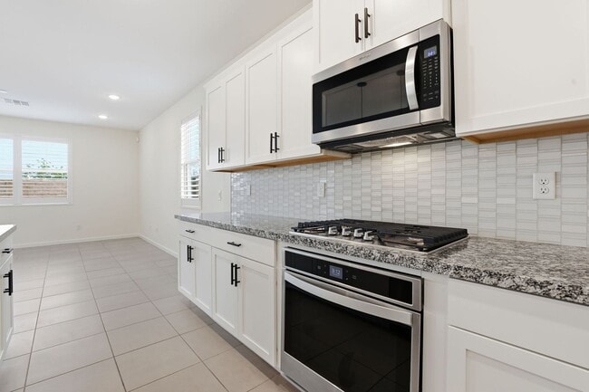 Building Photo - Stunning Queen Creek Home – Modern Comfort...