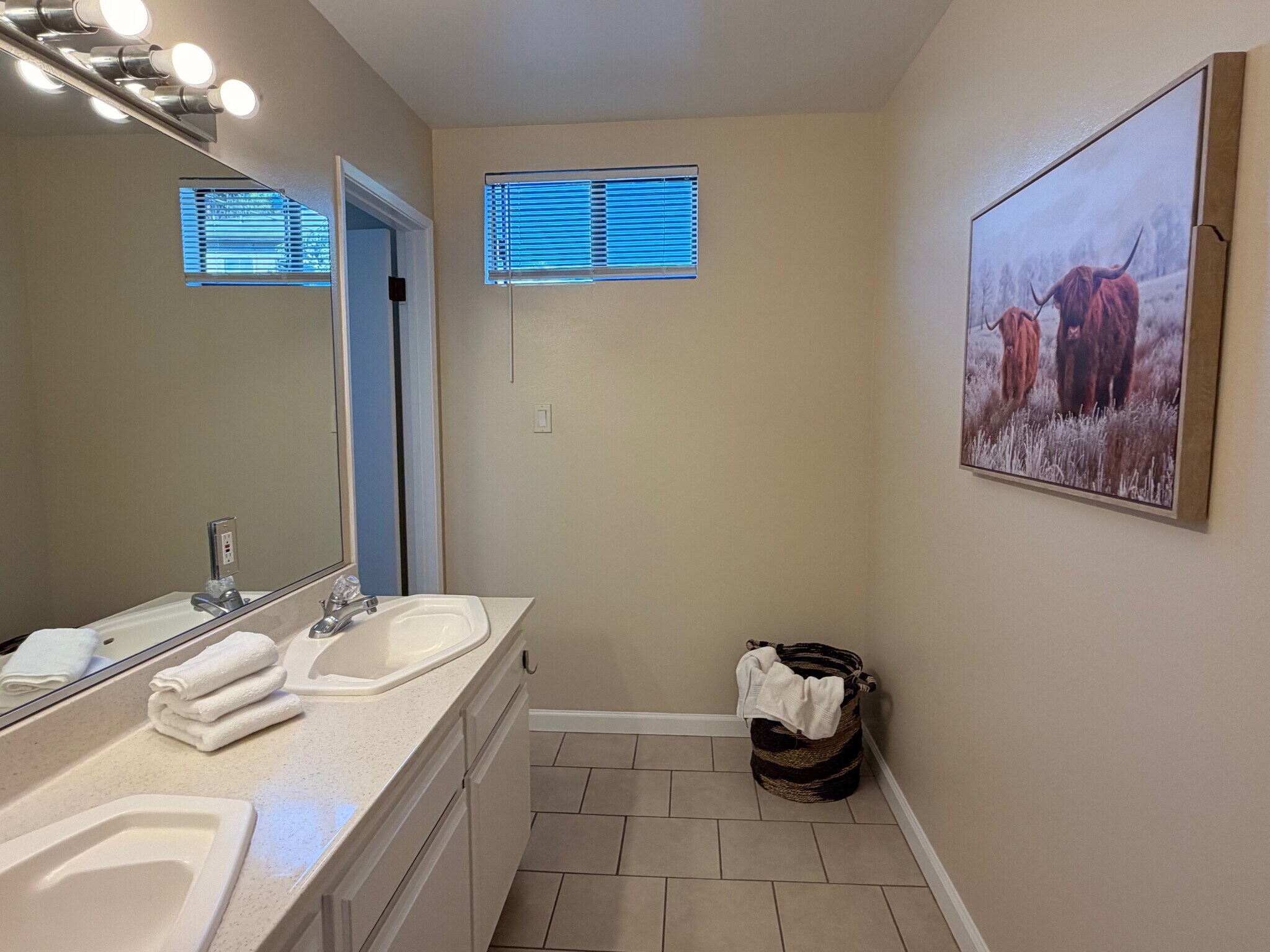 Building Photo - 1826 Silver Lake Blvd