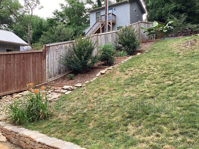 Building Photo - 23 Moore Ave