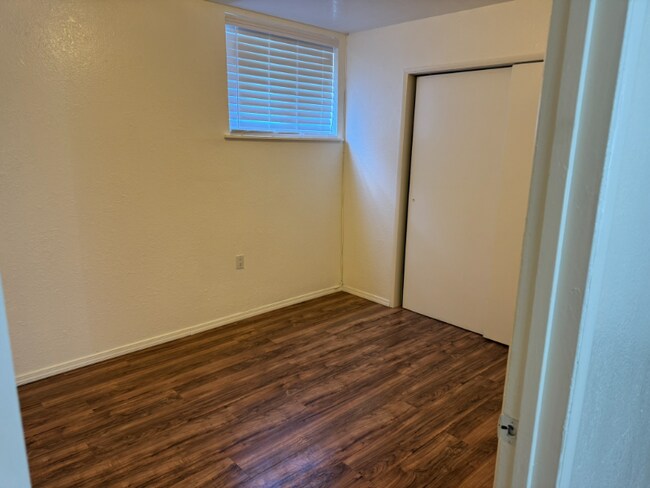 Building Photo - 311 1/2 W Cypress Ave