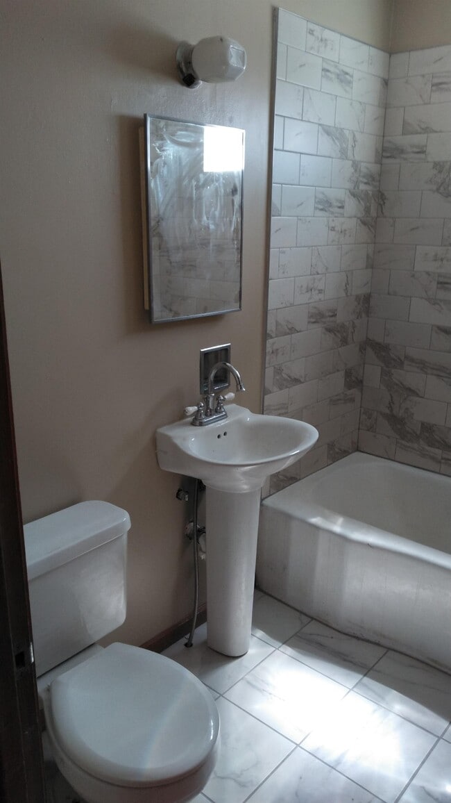 Building Photo - 907 N Grant St