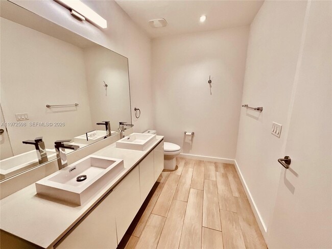 Building Photo - 1600 SW 1st Ave