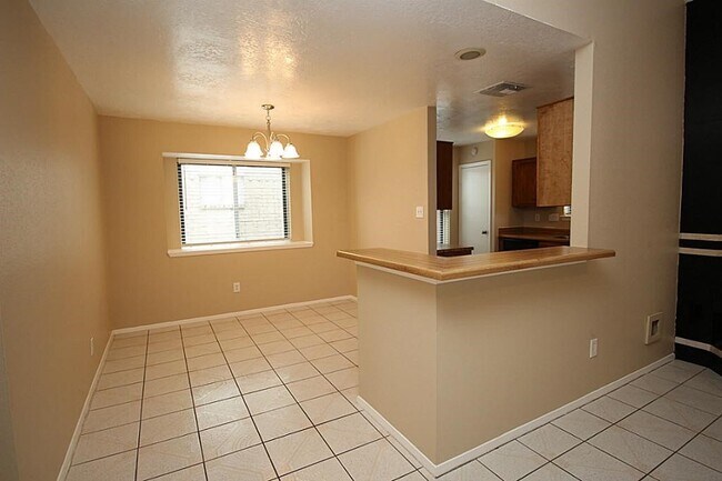 Building Photo - 3873 Pecan Cir