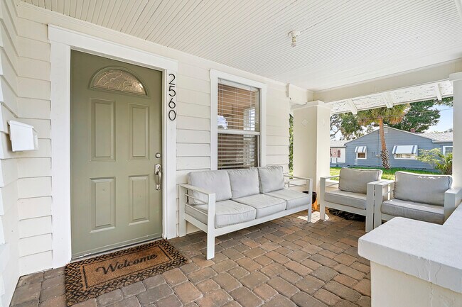 Building Photo - 2560 4th Ave S