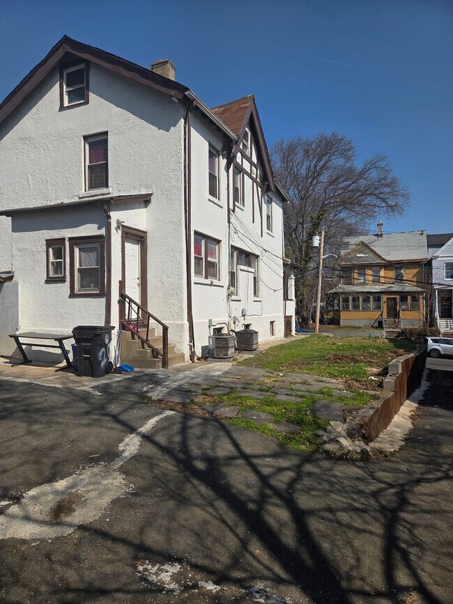 Building Photo - 20-22 Rockland Ter