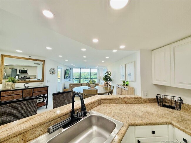 Building Photo - 8800 S Ocean Dr