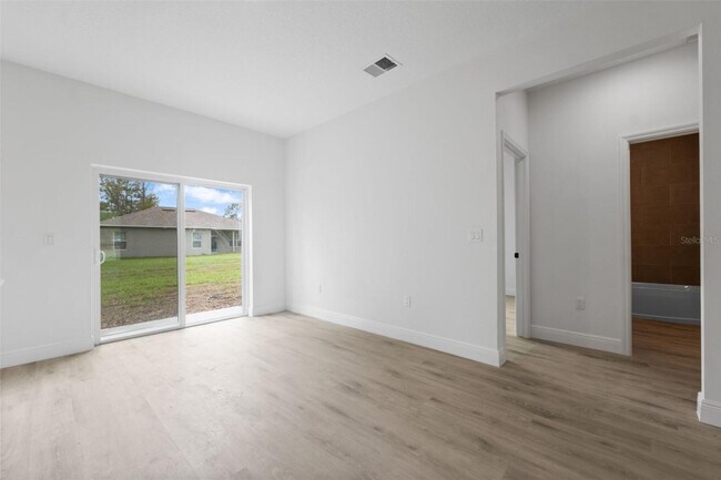 Building Photo - 5978 SW 154th Lane Rd