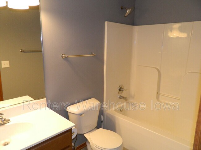 Building Photo - 809 SE 12th St