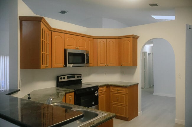 Building Photo - 14750 SW 156th Ave