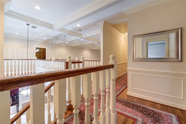 Building Photo - 2510 Potomac Dr