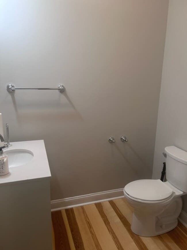 Building Photo - 3 Bedroom Condo in Desireable Dilworth!