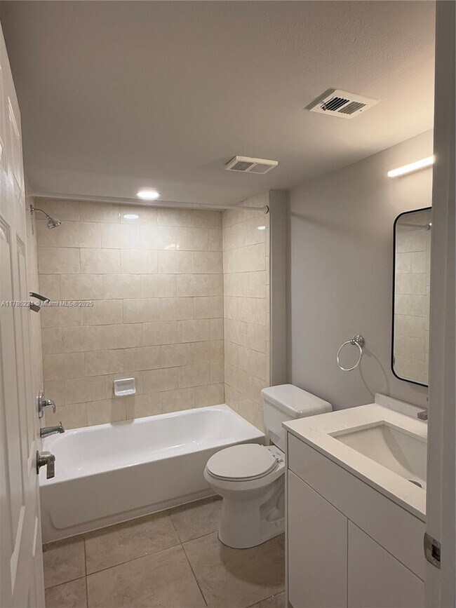 Building Photo - 9999 Summerbreeze Dr