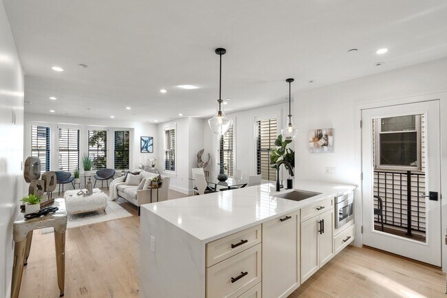 Building Photo - 57 Saratoga St