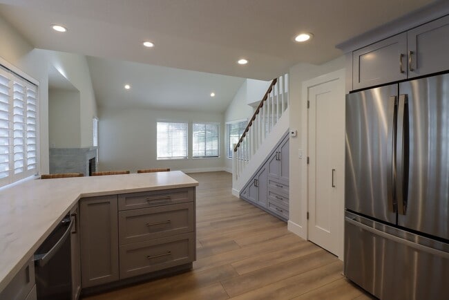Building Photo - FULLY RENOVATED 3 BEDROOM, 2 BATHROOM TOWN...