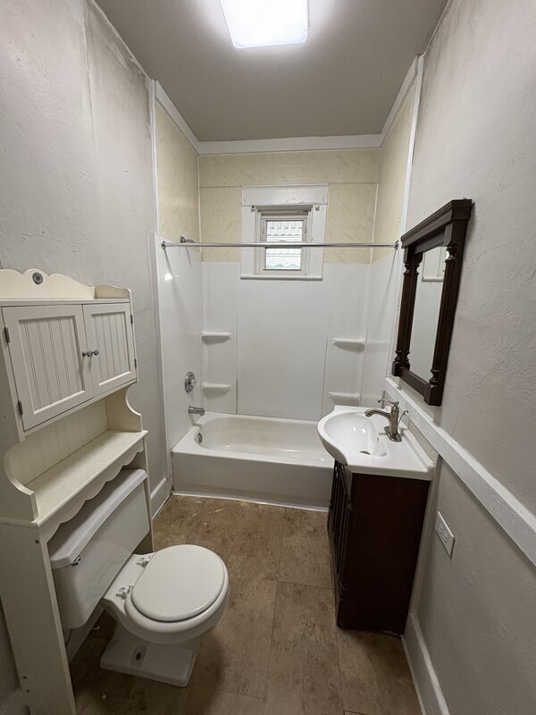 Building Photo - 315 Columbia Rd