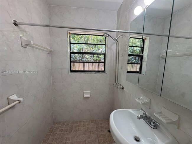 Building Photo - 807 86th St