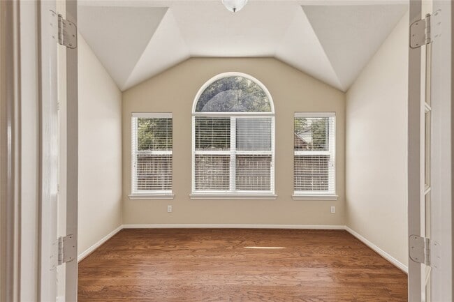 Building Photo - 10906 Angel Lake Dr