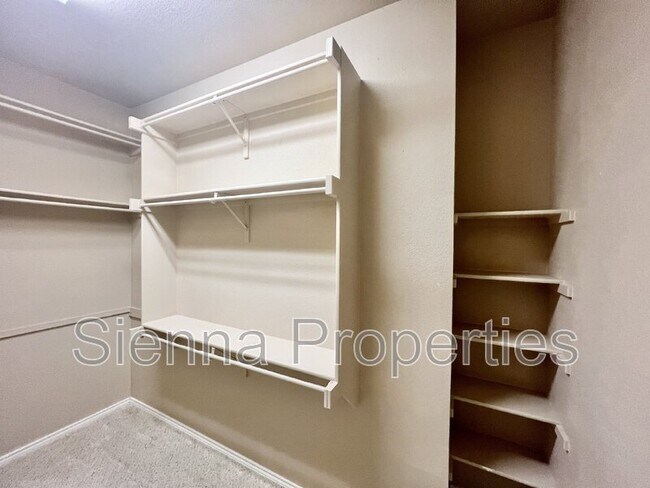 Building Photo - 11108 Visa Rose Dr