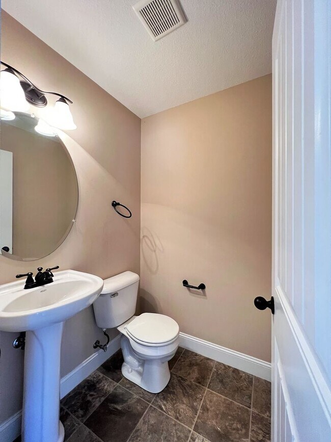 Building Photo - SPACIOUS 2 STORY HOME WITH 3 BEDROOM, 2.5 BATHROOM IN KARNS!!