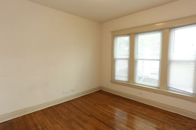 Building Photo - 4716 N Racine Ave