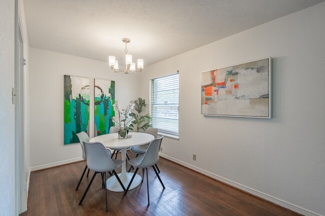 Building Photo - Cozy Forest Hills Retreat in East Dallas