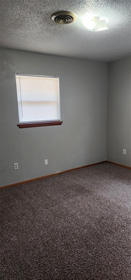 Building Photo - 3308 SW Salinas Dr