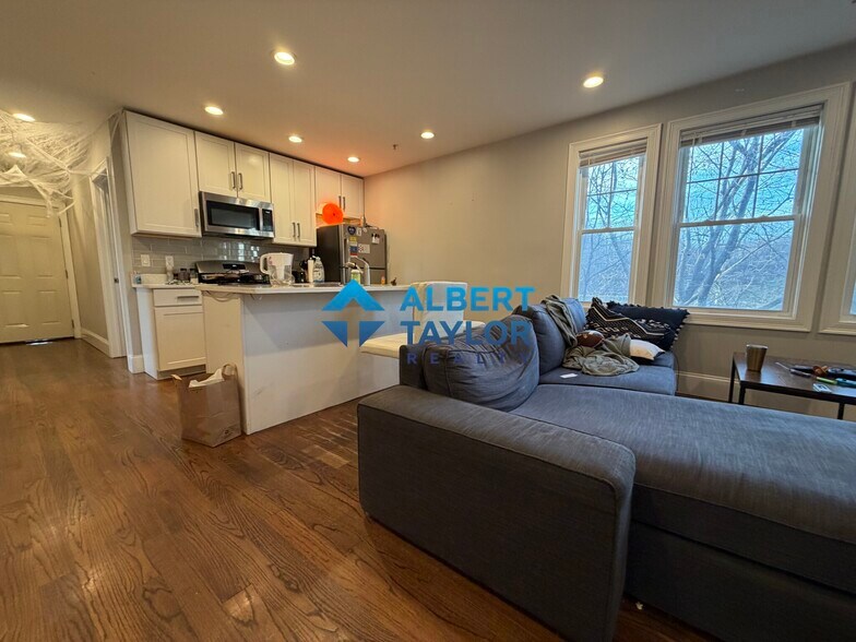 Building Photo - 275 Parker Hill Ave